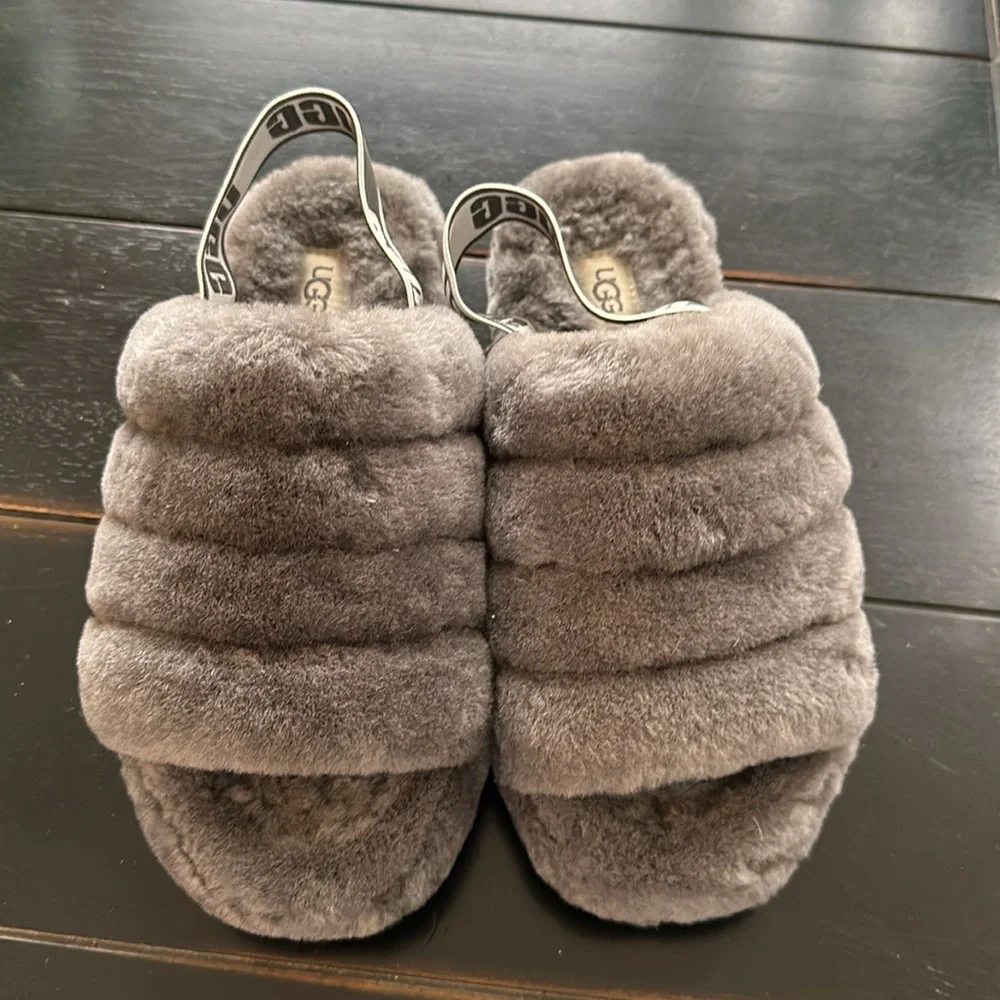 UGGS - Picture 3 of 5